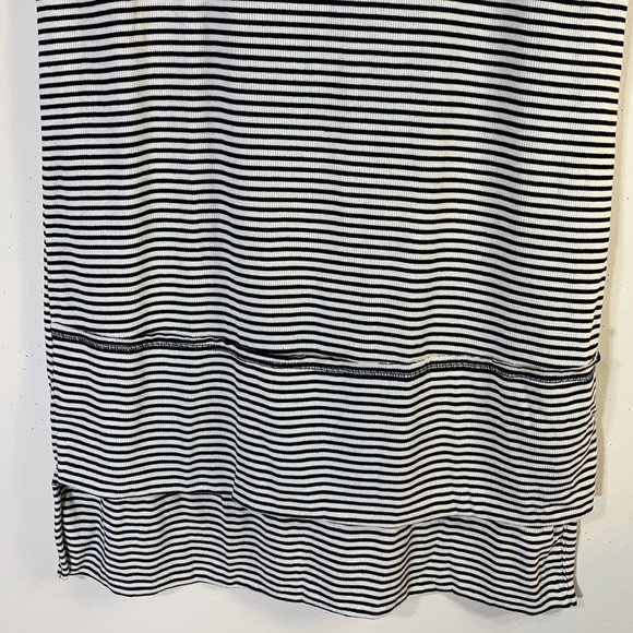 NWT. Everleigh XS Black White Stripe Knit Hi-Lo Shift Dress. - Picture 6 of 10